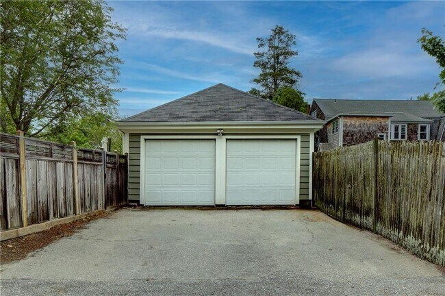 Building Photo - 27 Cranston Ave