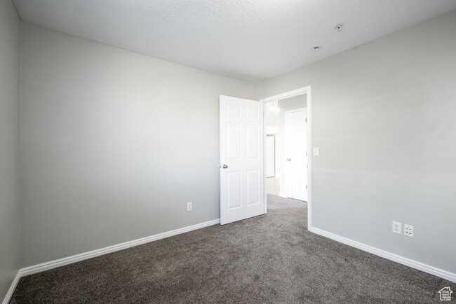 Building Photo - Spacious 3-bedroom top level condo is a mu...