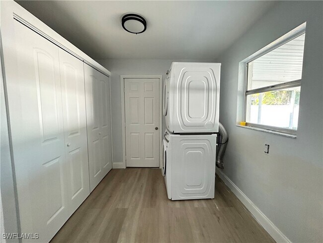 Building Photo - 1428 SE 20th Ave