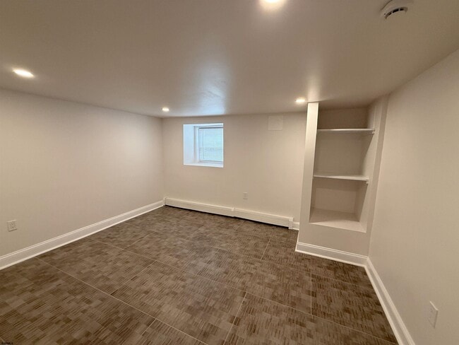 Building Photo - 102 S Raleigh Ave