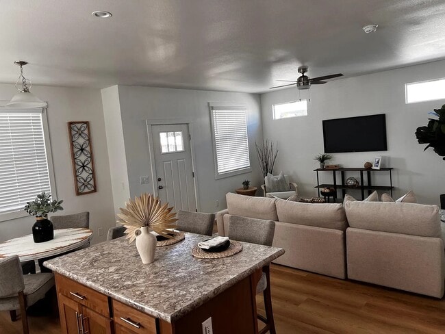 Building Photo - 30 Dart St