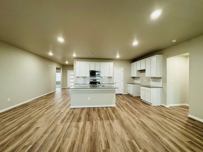 Building Photo - Deer Creek Schools + 4 Bedrooms + Newer Home in The Falling Springs Addition