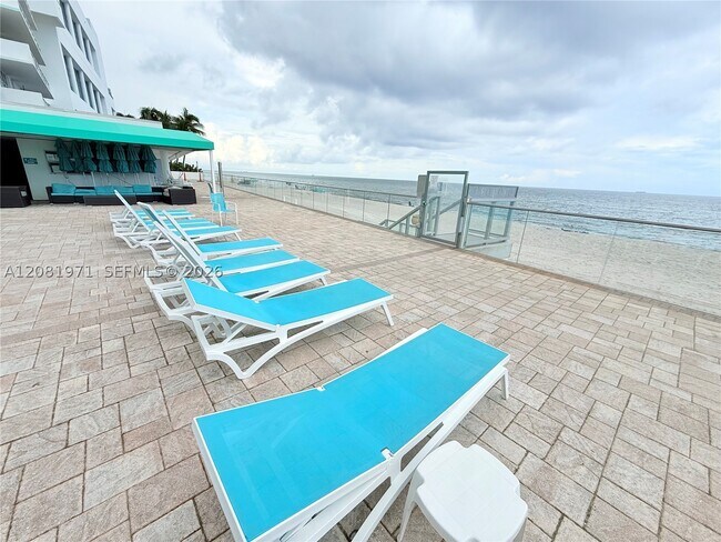 Building Photo - 3725 S Ocean Dr