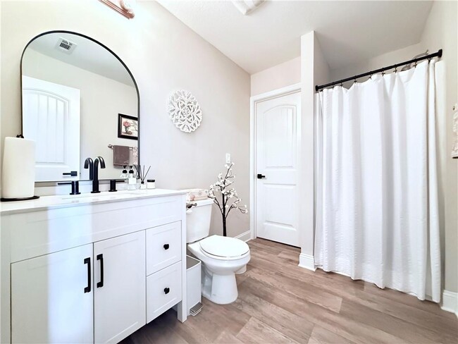 Building Photo - 138 Livingston Ct