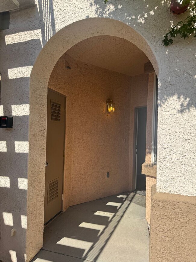 Building Photo - WOW-Factor Alert: Fully Furnished & Remodeled 2BD/2BA First Floor Condo in Wingfield Springs!