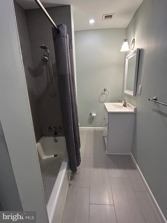 Building Photo - 336 Main St