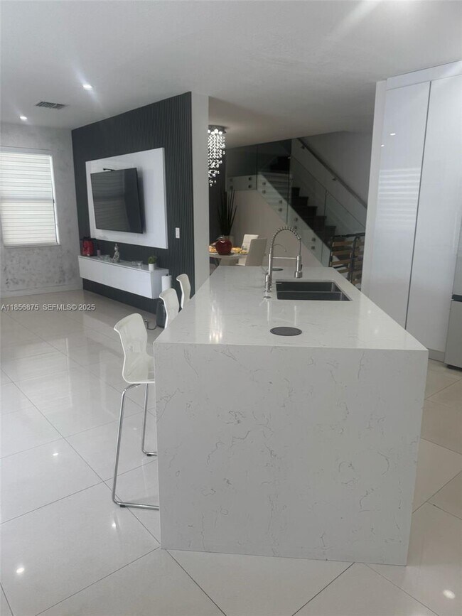 Building Photo - 3521 W 86th Terrace