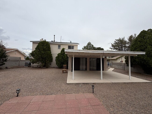 Building Photo - 3 Bedroom Updated Home Available Near Montano Rd NW & Unser Blvd NW!