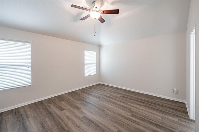 Building Photo - 9917 Kingfisher Dr
