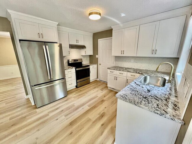 Building Photo - 13004 Astalot Dr SE