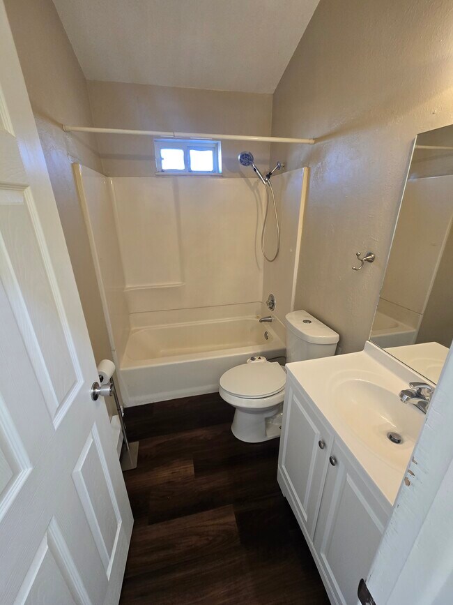 Building Photo - 432 Grandview Dr