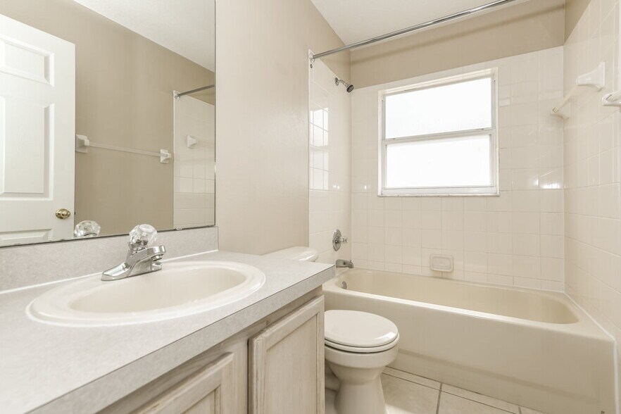 Building Photo - 16623 Rising Star Dr