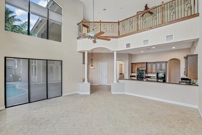 Building Photo - 10513 Versailles Blvd