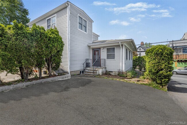 Building Photo - 174 Ashford Ave