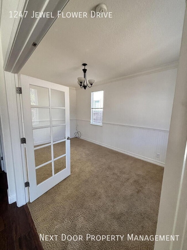 Building Photo - 1247 Jewel Flower Dr