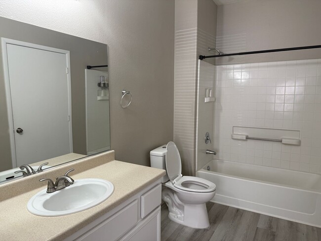 Building Photo - 2BD/2BATH CONDO