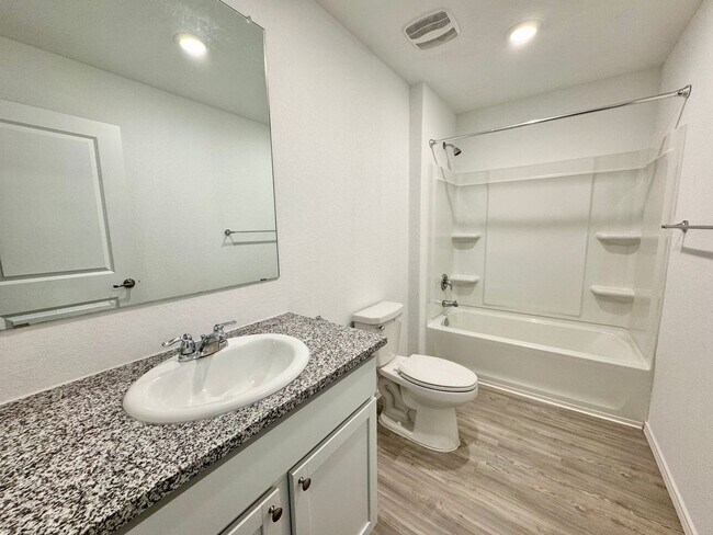 Building Photo - **APPLICATION RECEIVED** *MOVE IN SPECIAL* Charming 3/2 Home with Garage, Fenced Backyard & Commu...