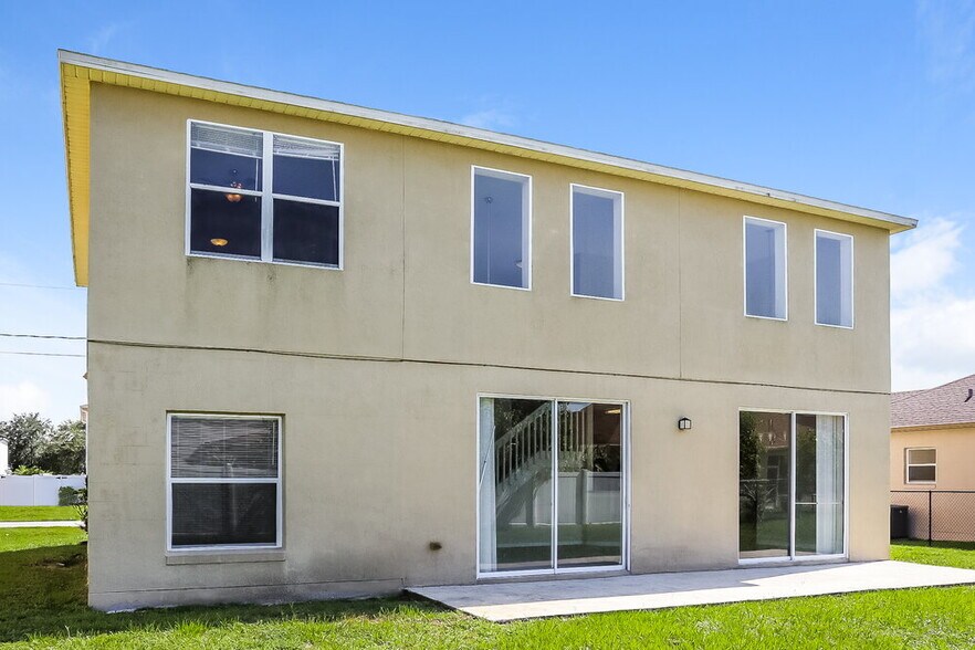 Building Photo - 355 Aylesbury Ct