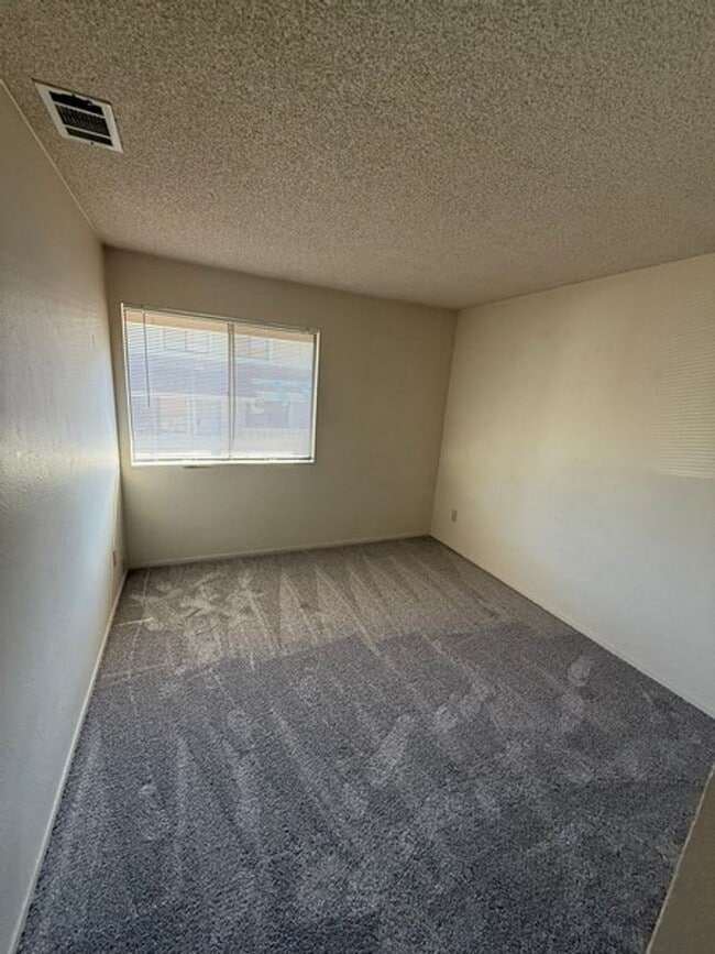 Building Photo - Orcutt Area Townhome