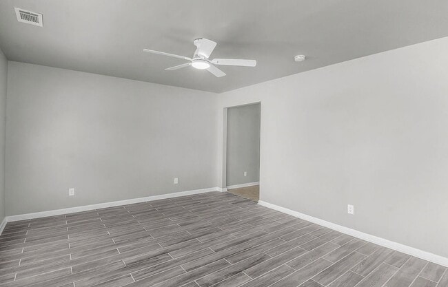 Building Photo - FOR RENT