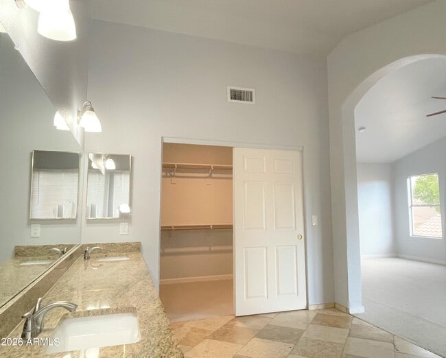 Building Photo - 5164 W Ross Dr