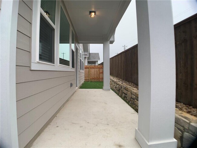 Building Photo - 237 Michaelis Dr