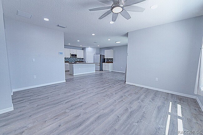 Building Photo - 320 W Runyon Loop