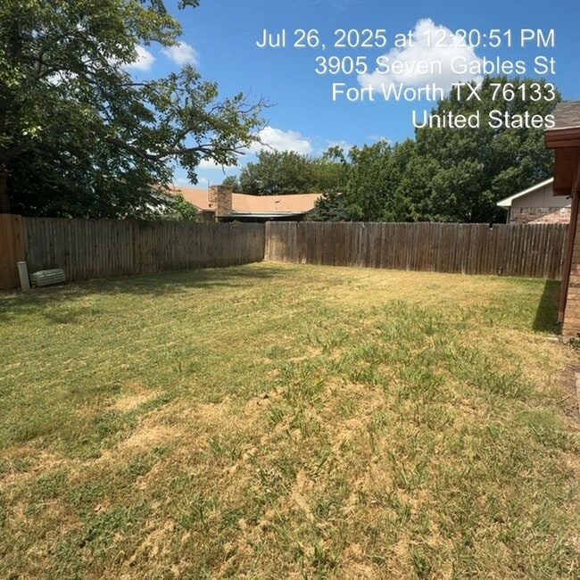Building Photo - 3905 7 Gables St