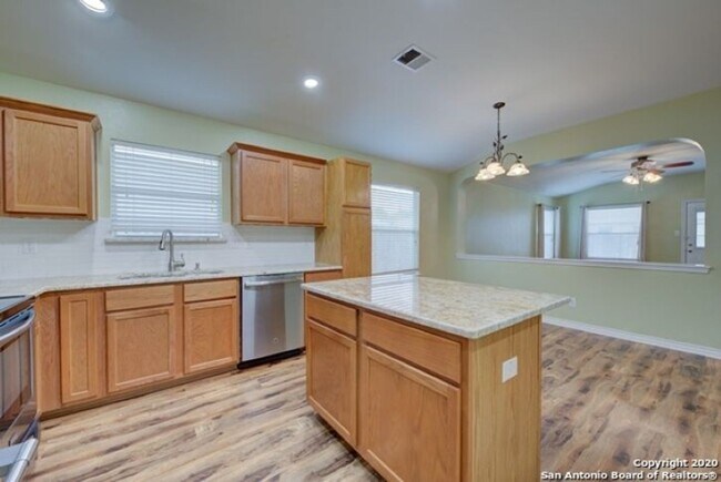 Building Photo - 3 Bedroom/2 Bath Wildhorse Subdivision
