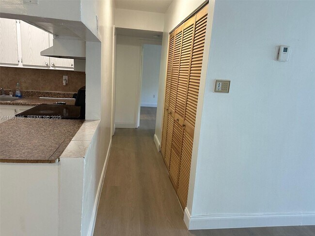 Building Photo - 1801 NE 140th St