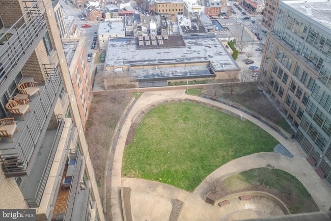 Building Photo - 675 S President St