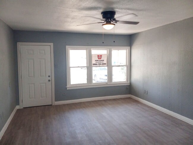 Building Photo - Handyman Special $0 First Month's Rent / “...