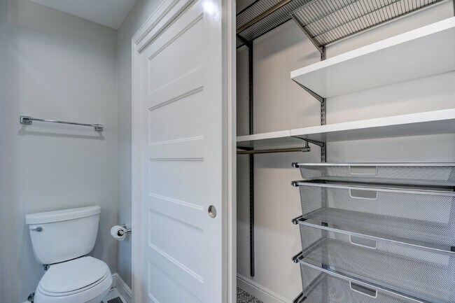 Building Photo - New Sunnyside House, Full Remodel, 2Bed/2Bath