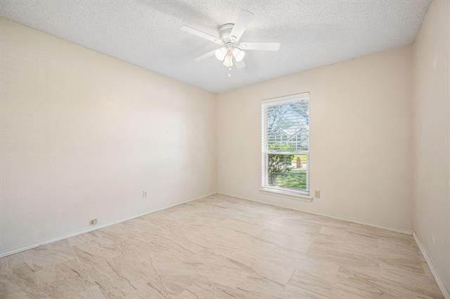 Building Photo - 4203 Meadow Ridge Dr