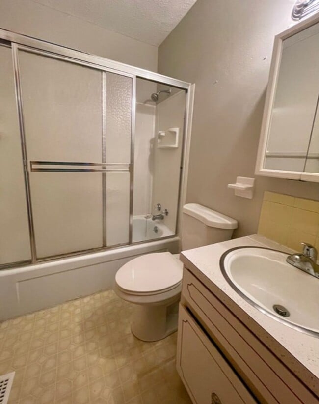 Building Photo - cd7