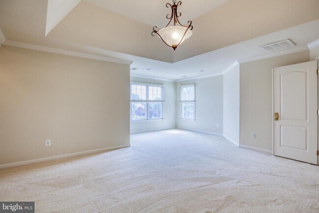 Building Photo - 1001 Meadow Ct