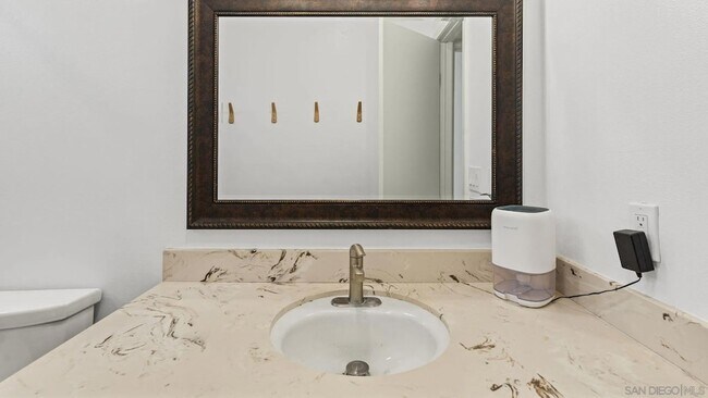 Building Photo - 1695 Kenora Dr