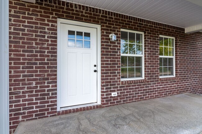 Building Photo - 725 Oak St