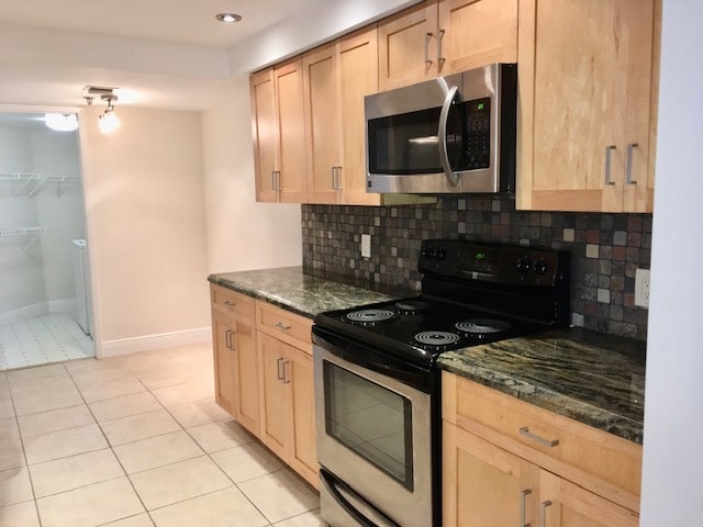 Building Photo - 2025 Lavers Cir