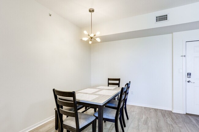Building Photo - 802 W Windward Way