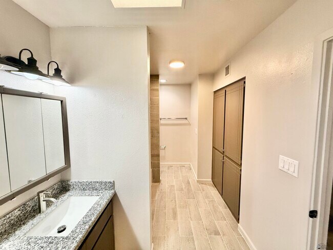 Building Photo - 101 W 27th Pl