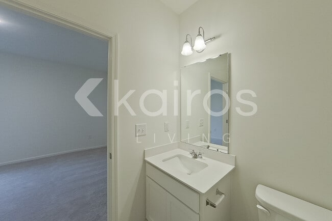 Building Photo - 631 Castillo Dr