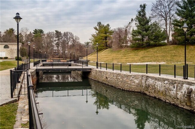 Building Photo - 107 Kensington Rd