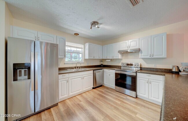 Building Photo - 420 Water Oak Cir