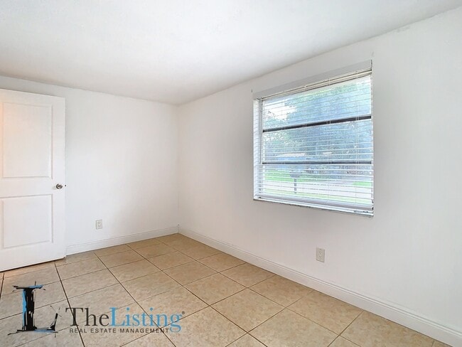 Building Photo - 1521 Swordbill Dr