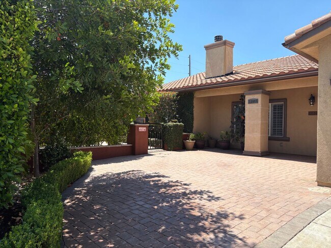 Building Photo - Spectacular-Remodeled 4-Bedroom Home with Pool, Spa, + 600 sqft Bonus Space in lovely Sylmar neig...