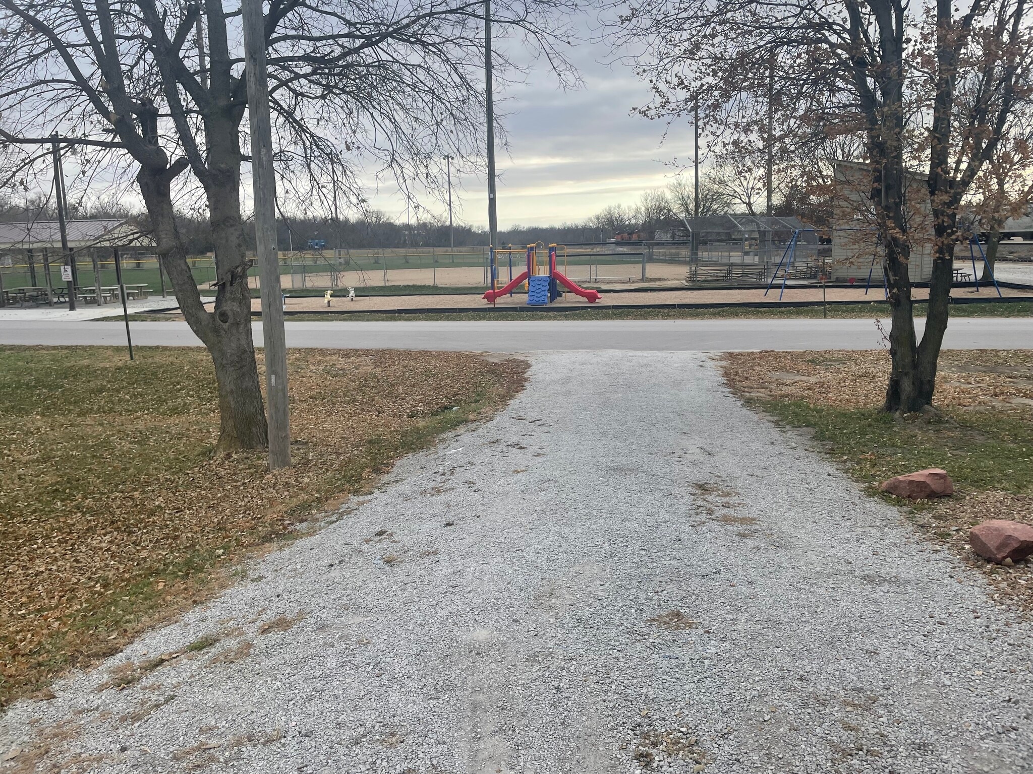 Spacious by the park - 4120 Roy St