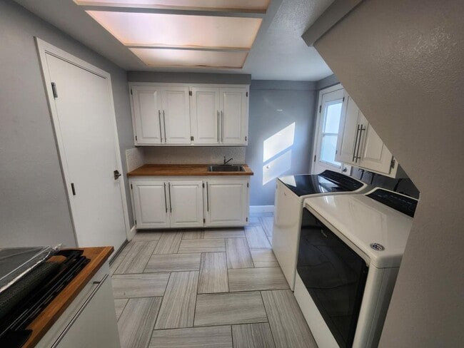 Building Photo - 9345 Golondrina Dr