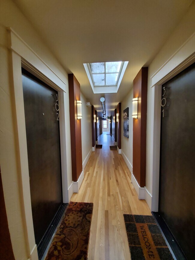 Building Photo - 740 N Sherman St