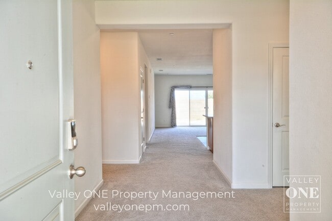 Building Photo - 933 Tipton Ln